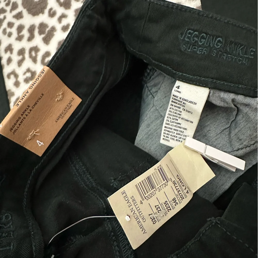 2013 American Eagle Jegging Ankle in Black Size 4 Long Women’s